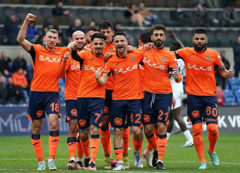 Başakşehir, 5 maç sonunda galibiyetle tanıştı
