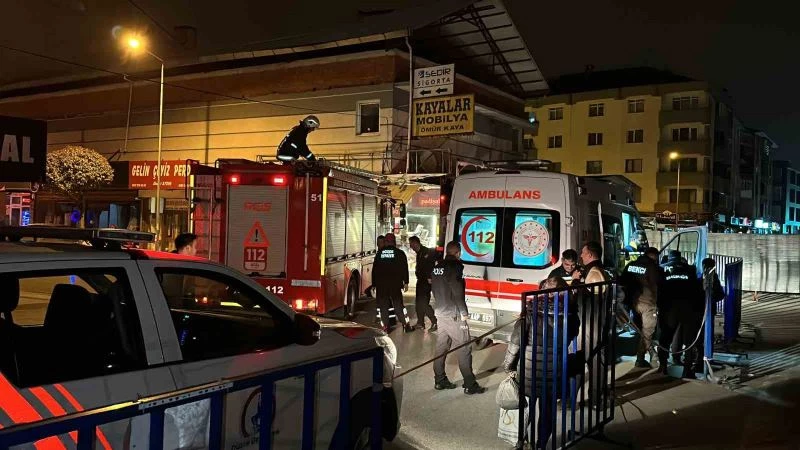 Topu dereye düşünce peşinden atladı, 12 yaşındaki çocuğu itfaiye kurtardı
