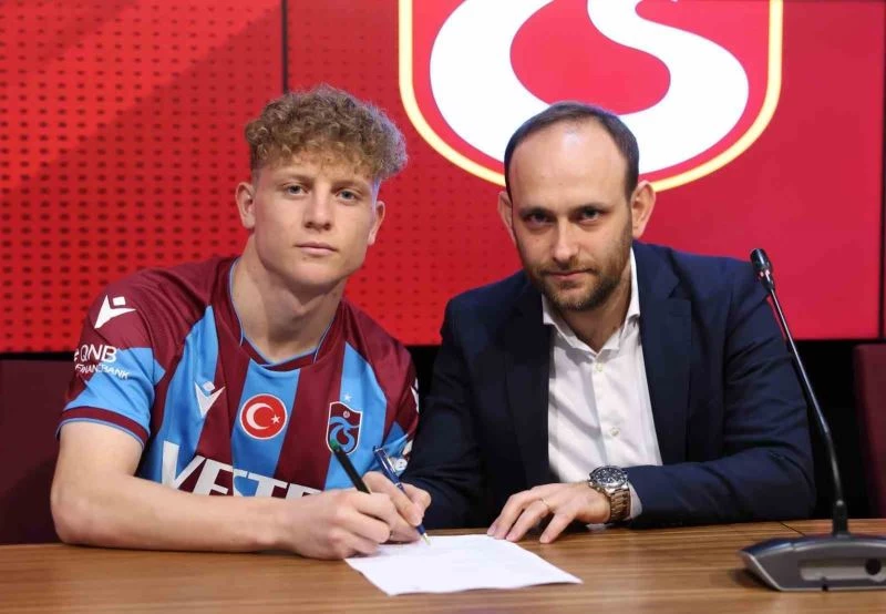 Kütahyalı Muhammed Mustafa Pınarcı, Trabzonspor forması ile profesyonel oldu
