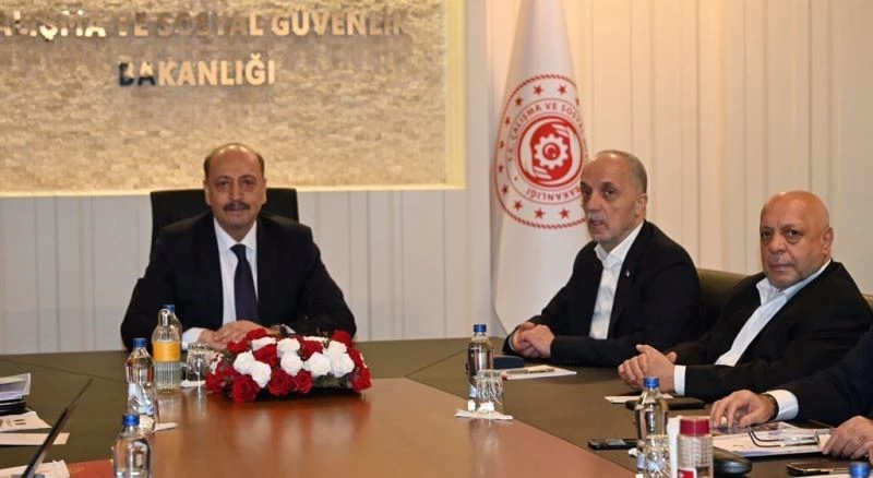 Bakan Bilgin, Türk-İş ve Hak-İş genel başkanlarıyla bir araya geldi
