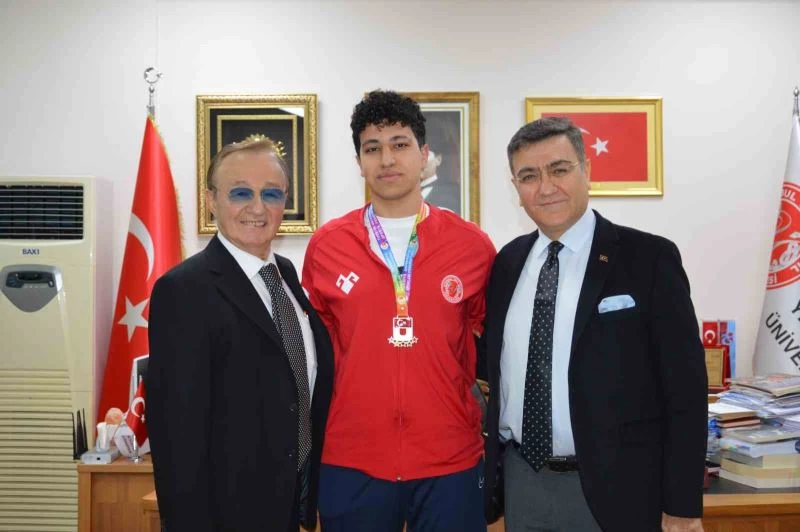 Yasin Doğukan Benzer, üniversitelerarası Türkiye şampiyonu oldu
