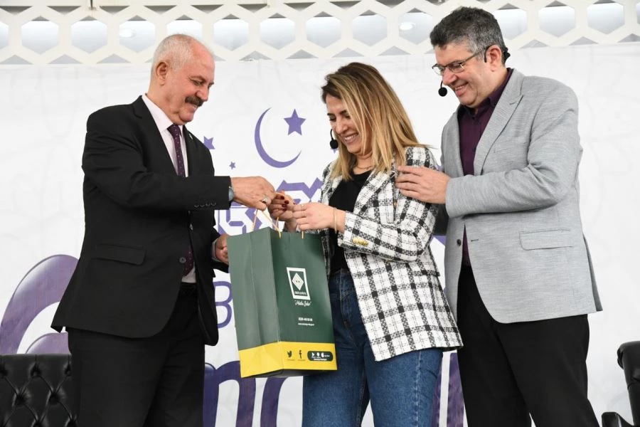 Yazar Alişan Kapaklıkaya ile Dilek Cesur, depremzede vatandaşlarla bir araya geldi