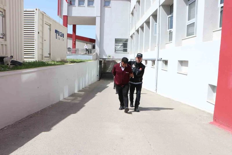 100 kilo uyuşturucu otobüsün zulasından çıktı
