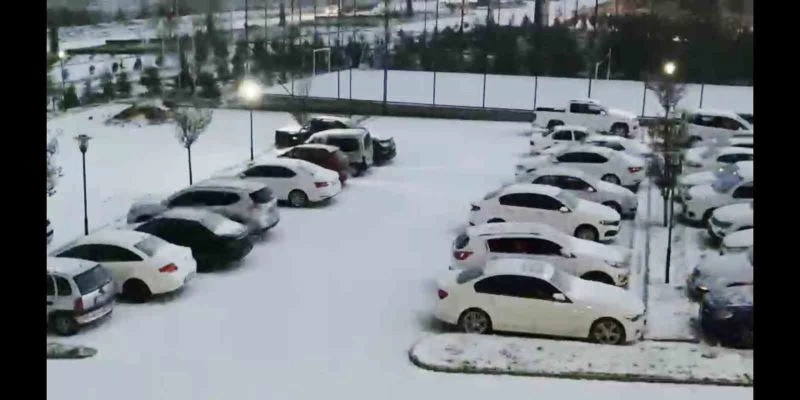 Aksaray dolu yağışıyla beyaza büründü
