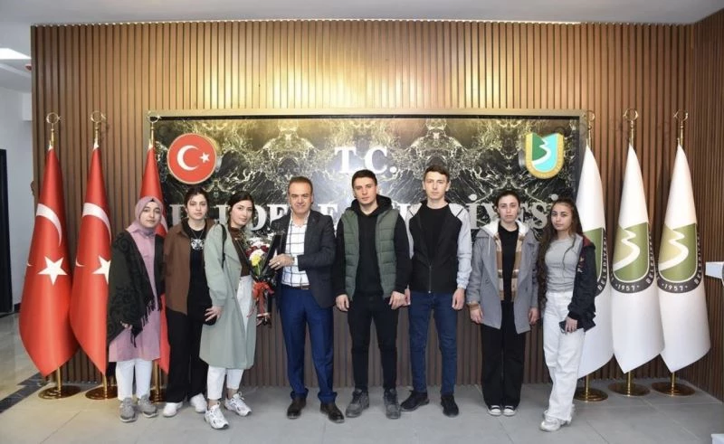 Uludere Belediye Başkanı Ürek öğrencilerle bir araya geldi
