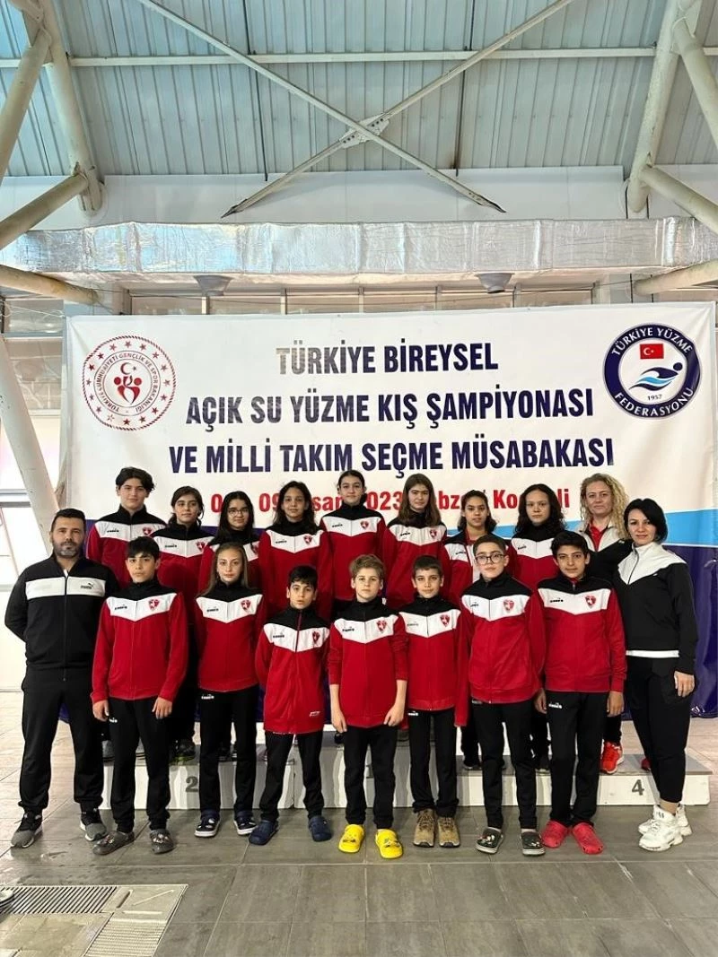 Büyükşehir yüzme takımı başarılarına bir yenisini daha ekledi
