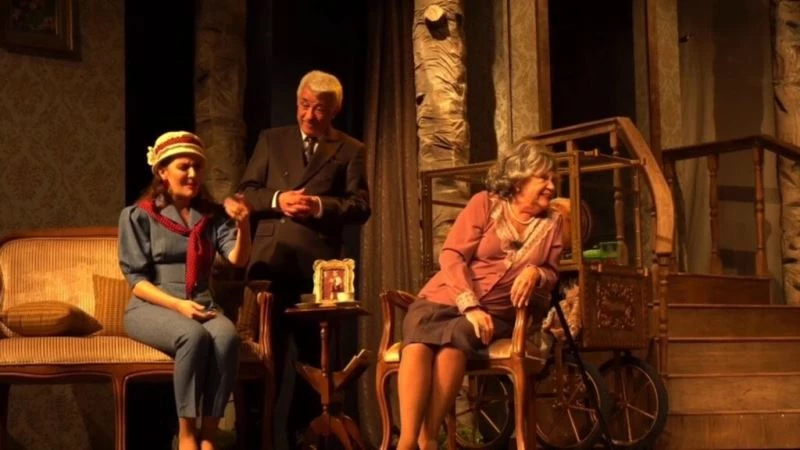 Nevra Serezli’yi sahnelere döndüren 