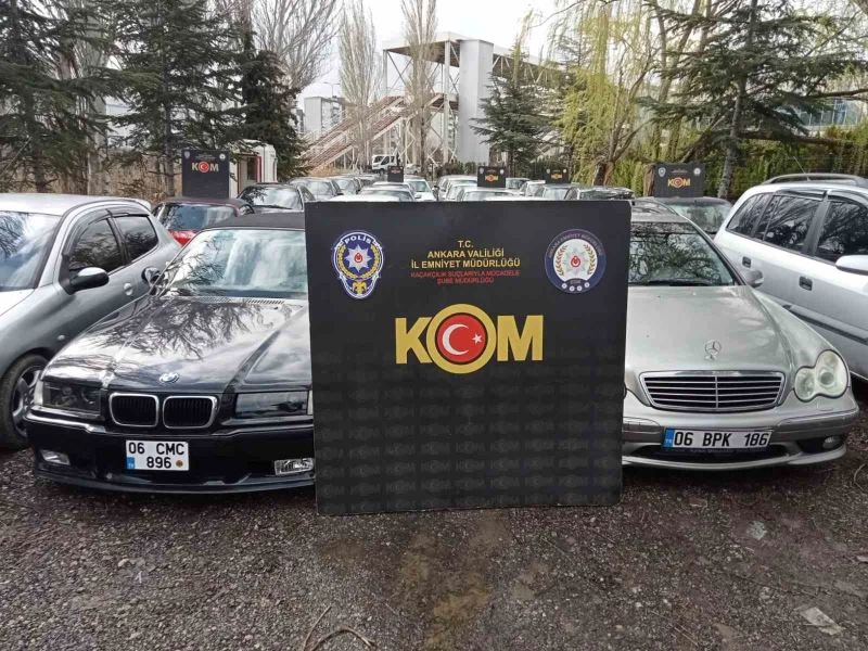 Bulgaristan’dan yaşa dışı yollarla getirdikleri araçların şasi numarasını değiştirip ’change’ yapan çeteye 