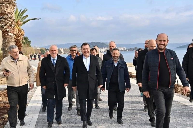 Başkan Yücel Yılmaz Erdek Çuğra Sahil çalışmalarını inceledi
