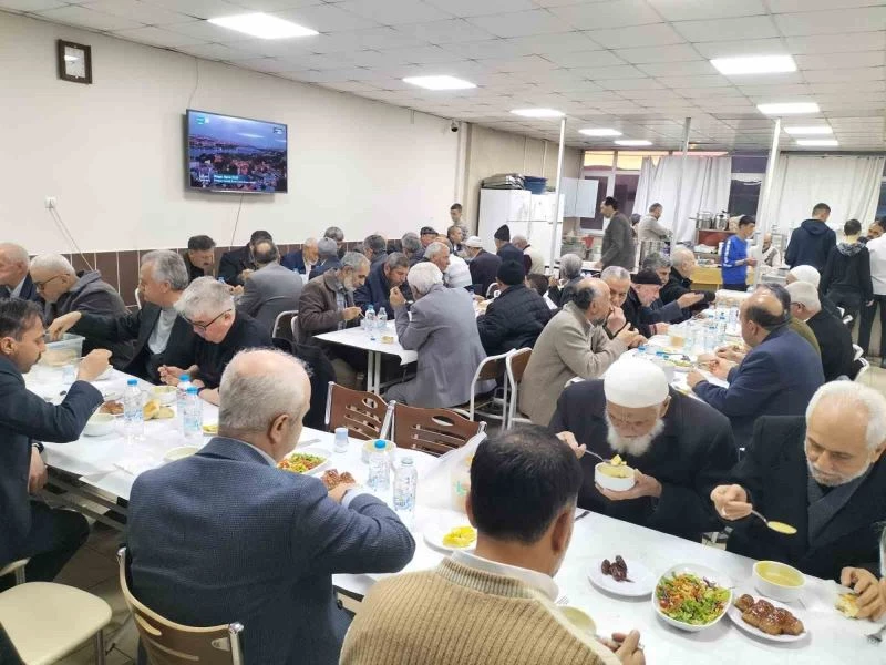 Gediz’de Müftülük emekli din görevlileri için iftar programı düzenlendi
