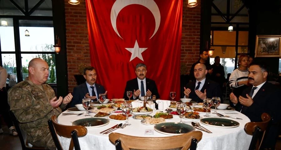 Vali Yılmaz Şehit Aileleri ve Gaziler ile iftar yemeğinde bir araya geldi.