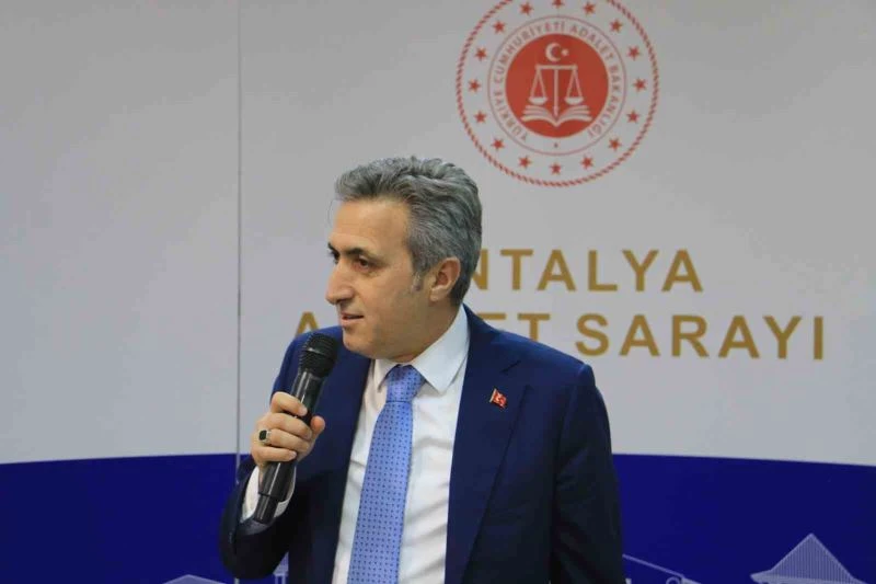 Antalya adliyesi çalışanları iftarda bir araya geldi
