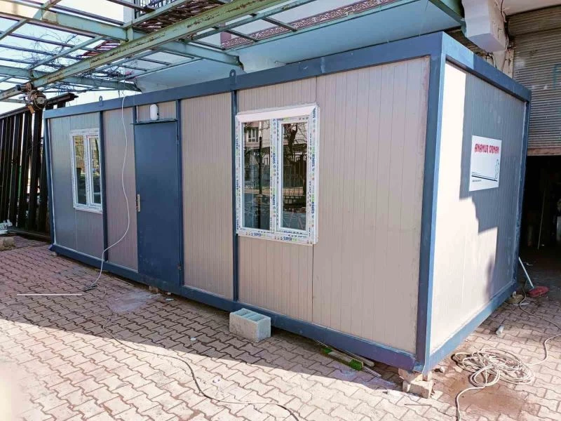 Tabloların geliriyle depremzede aileye konteyner ev alındı
