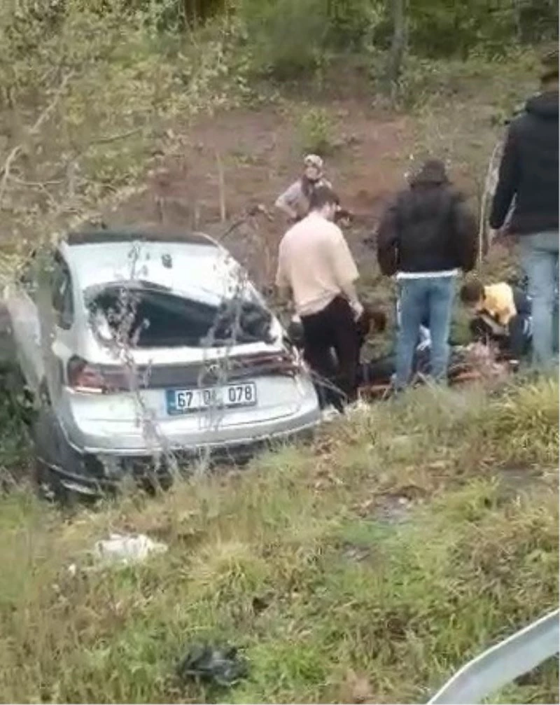 Yağışlı havada kontrolden çıkan otomobiller takla attı; 2 yaralı
