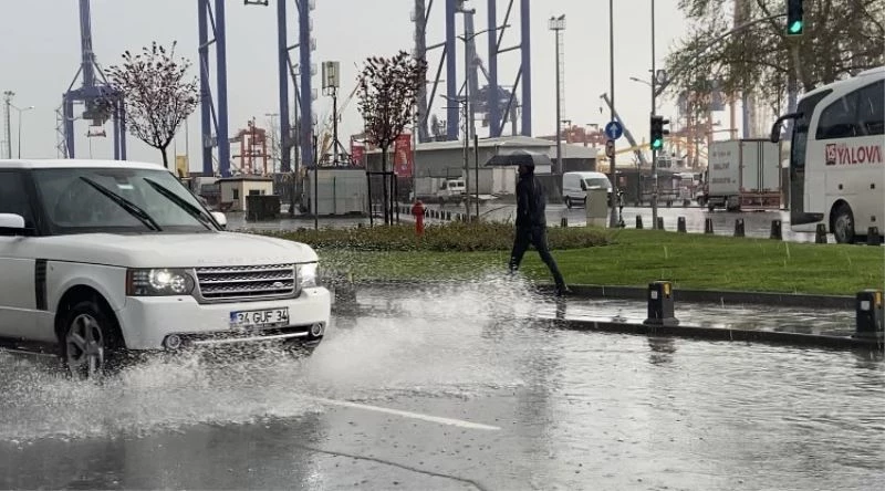 İstanbul Anadolu Yakası’nda sağanak yağış etkili oluyor
