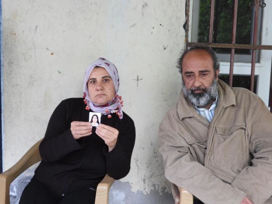 Depremde enkazı kaldırılan hastaneden çıkmadı: 65 gündür ailesi kızlarını arıyor