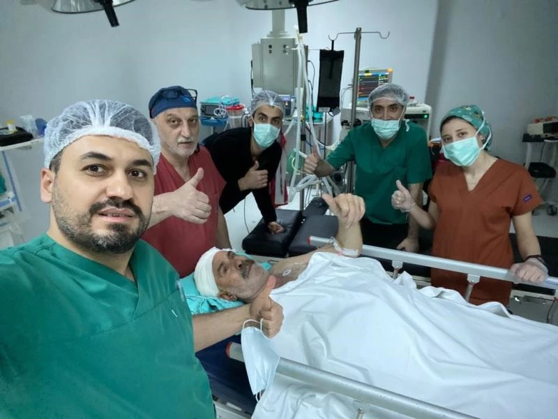 Bilinci açık beyin ameliyatı oldu, 