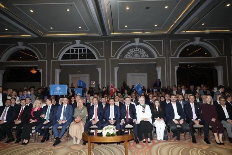 AK Parti İzmir, adaylarını tanıttı
