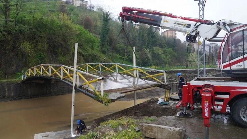Selden hasar gören Yalıköy Deresi Köprüsü onarılıyor
