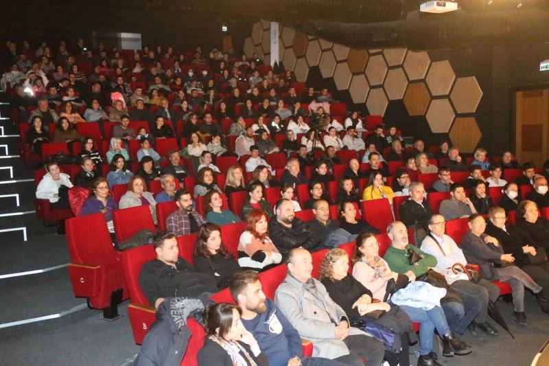 Merkezefendi Kent Tiyatrosu keyifli anlar yaşatıyor
