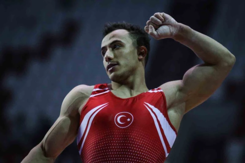 Adem Asil, Avrupa Artistik Cimanstik şampiyonu oldu
