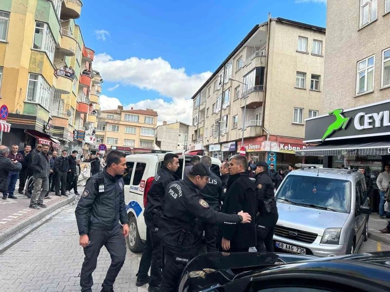 İhalede yumruklar konuştu: 2 yaralı, 3 gözaltı
