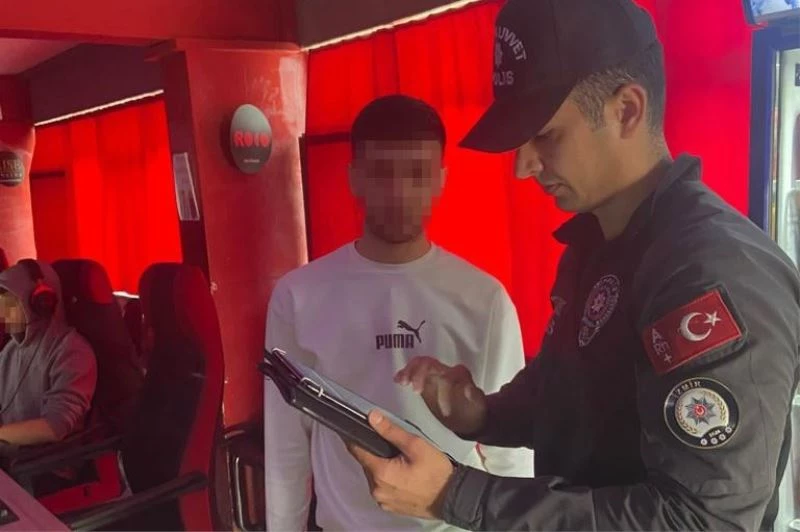 İzmir polisinden okul çevrelerinde sıkı denetim
