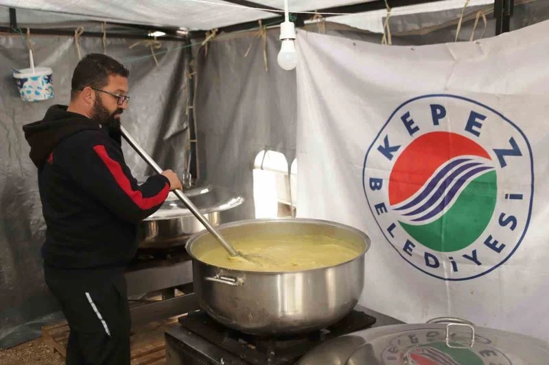 Kepez’in sahra mutfağı deprem bölgesinden ayrılmadı
