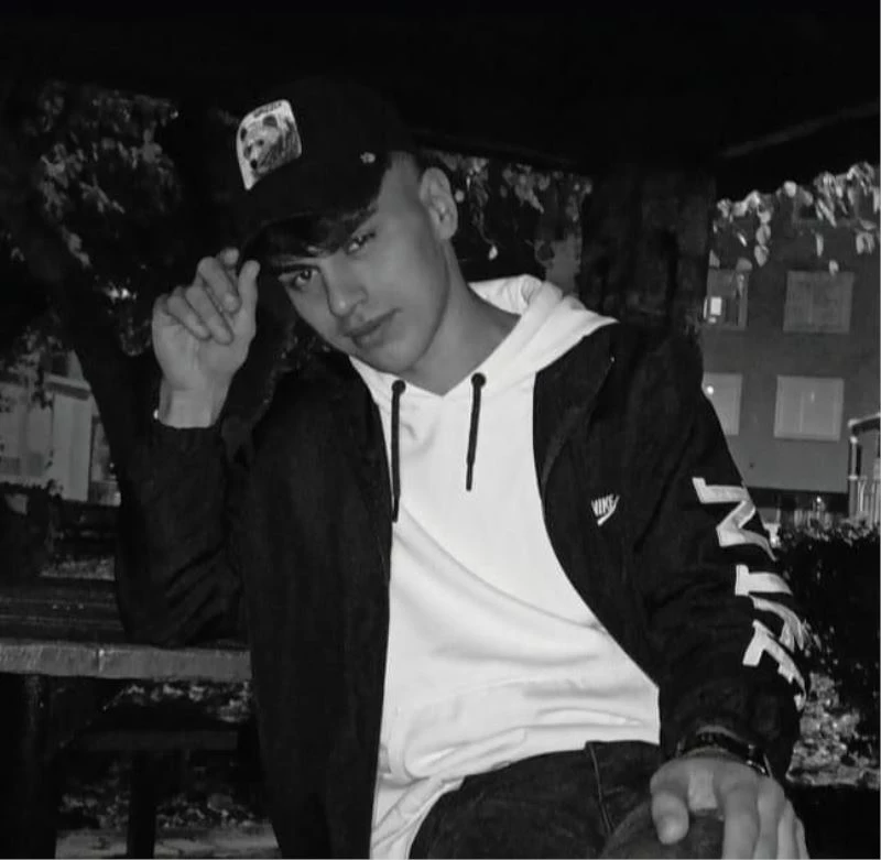 Antalya’da 20 yaşındaki genç, otomobilin penceresinden fırlayıp hayatını kaybetti
