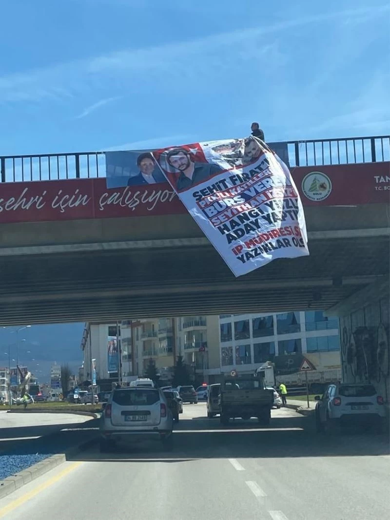 Meral Akşener’e pankartlı protesto: 