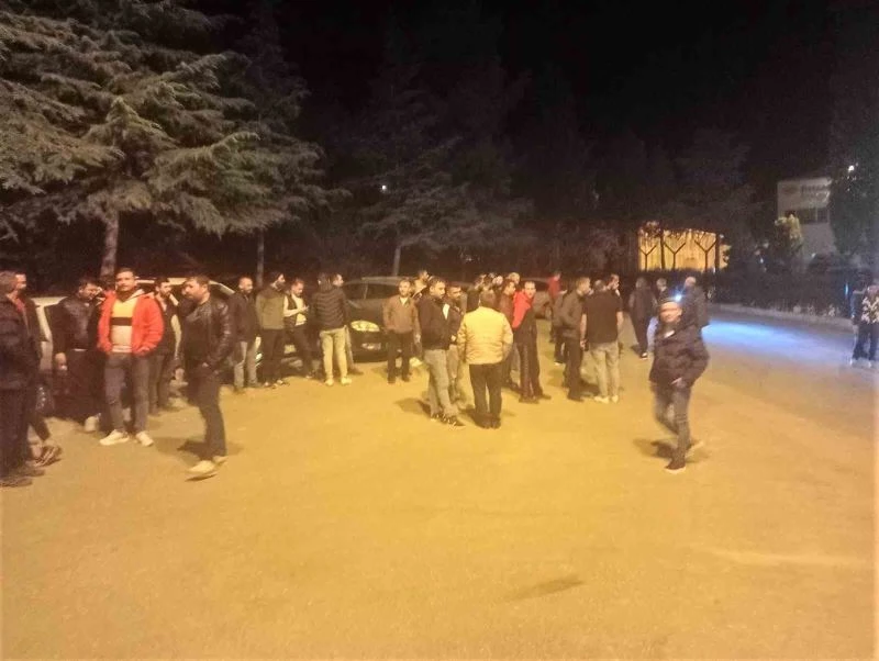 Cam fabrikası işçileri düşük zamma tepki için iş bıraktı
