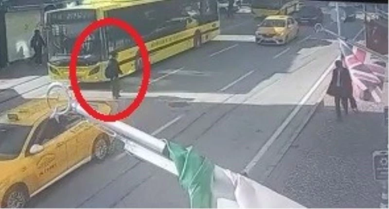 (Özel) Üniversite öğrencisi alt geçidi kullanmadı, otomobil böyle çarptı
