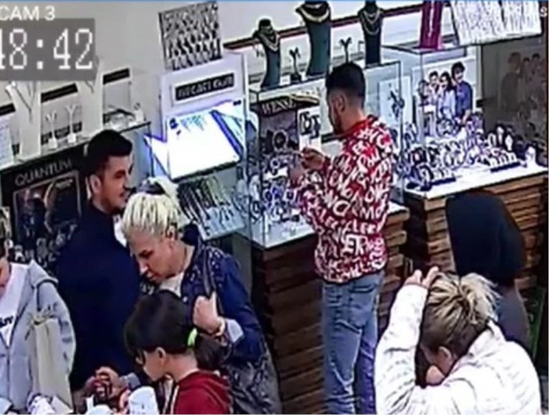 Arkadaşının çaldığı 3 bin lira değerindeki saati geri teslim etti
