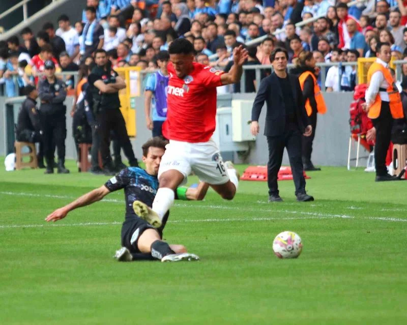 Spor Toto Süper Lig: Adana Demirspor: 3 - Kasımpaşa: 0 (İlk yarı)
