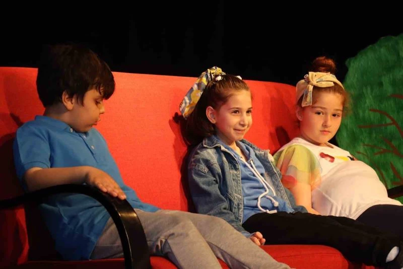 Yalova Belediyesi’nin drama kursu öğrencileri beğeni topladı
