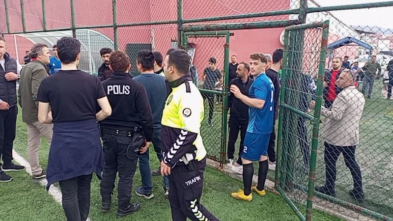 Amatör maçta ortalık karıştı
