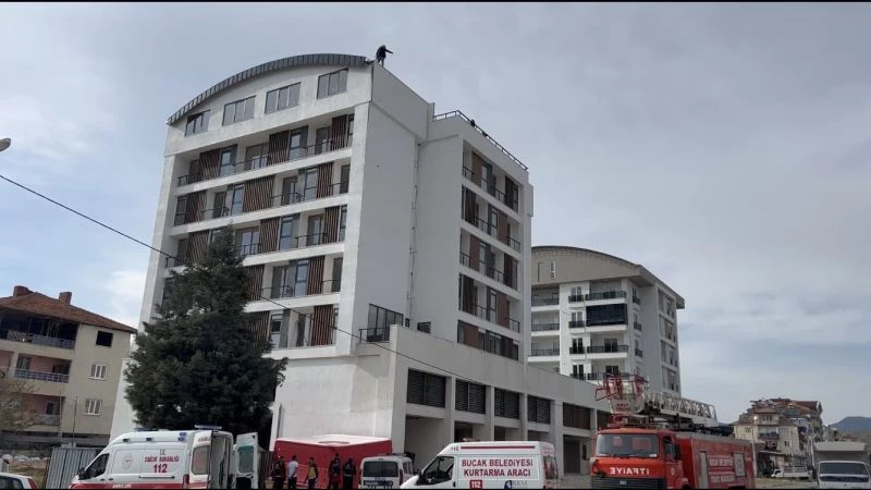 İntiharkolik Hasan sözünde durmadı, 85’inci defa çatıya çıktı
