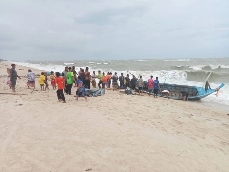 Tayland’da balıkçı tekneleri alabora oldu: 1 ölü, 8 kayıp
