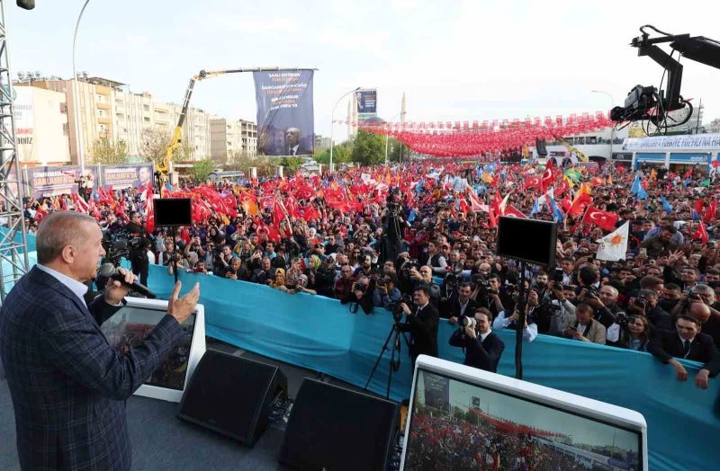 Cumhurbaşkanı Erdoğan: “Ekonomik sıkıntı ve hayat pahalılığını yine biz çözeceğiz”