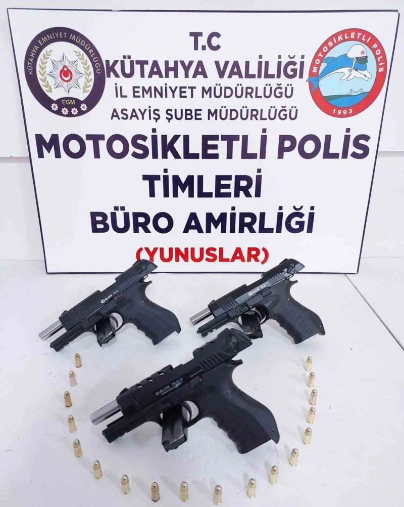 Kütahya’da Yunus Timlerince 3 ruhsatsız tabanca ele geçirildi
