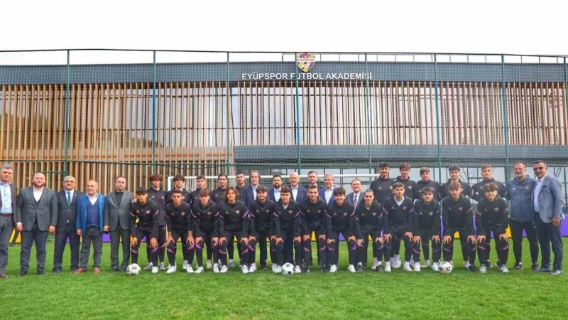 İçişleri Bakanı Soylu’dan Eyüpspor kulübüne ziyaret
