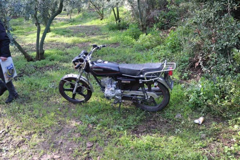 Hırsızların çalıp gömdüğü motosiklet polisin dikkati sayesinde bulundu
