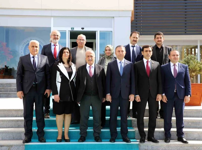 Azerbaycan Milletvekilleri Rektör Çomaklı’yı ziyaret etti
