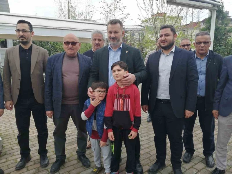 AK Parti Milletvekili adayı Hasan Turan Pendik’te vatandaşlarla bir araya geldi
