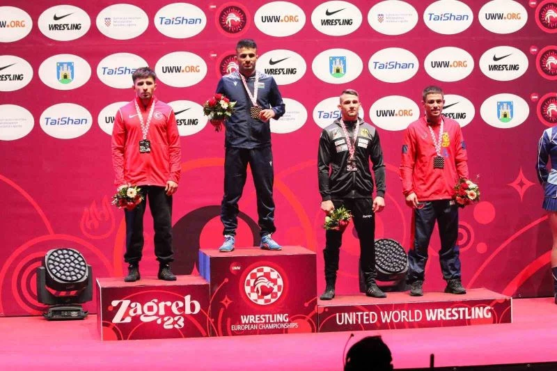 Süleyman Atlı, gümüş madalya kazandı
