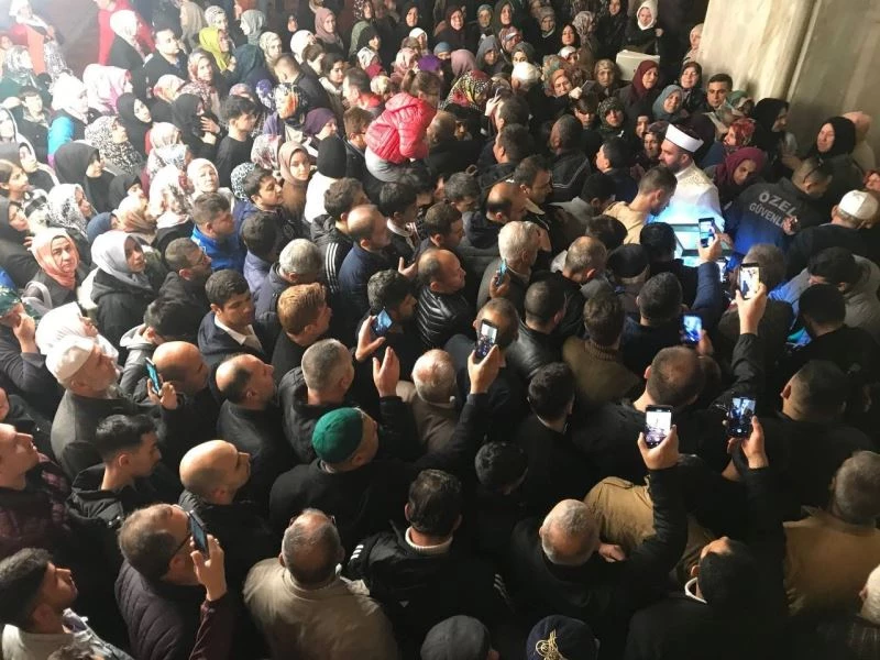 Edirne’deki camiler Kadir Gecesi’nde doldu taştı
