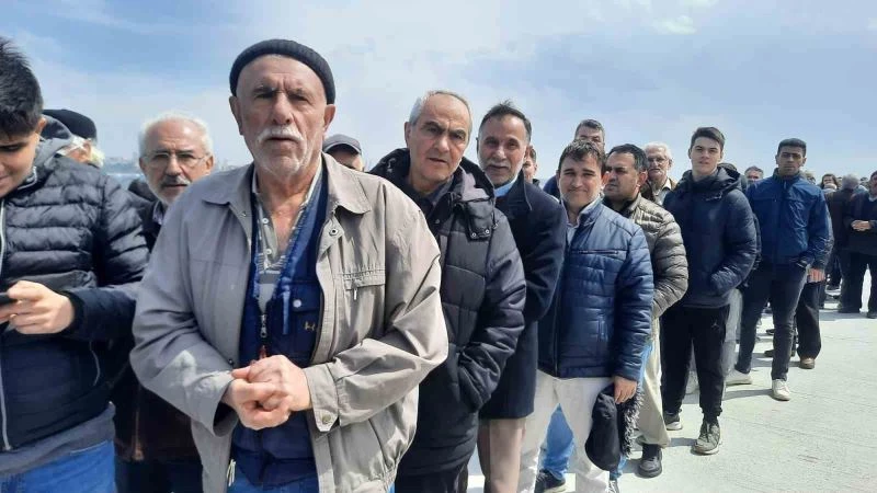 Tekerlekli sandalyesiyle tüm engelleri aşarak TCG Anadolu’yu görmeye geldi
