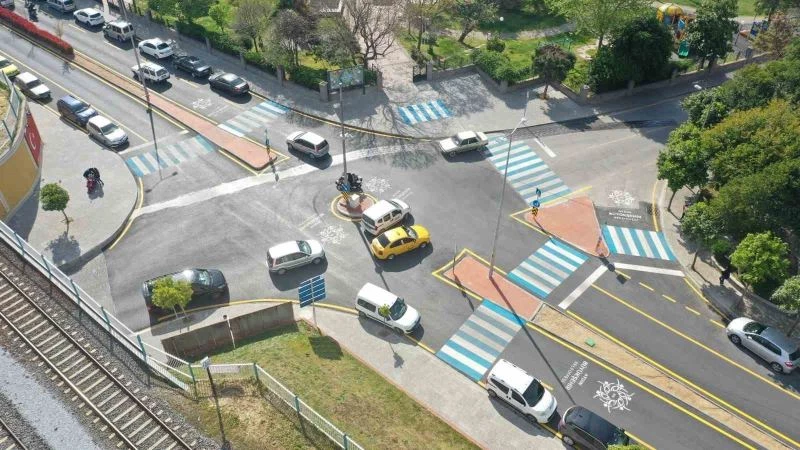 Aydın Büyükşehir Belediyesi Efeler İstasyon Caddesi’ni yeniledi
