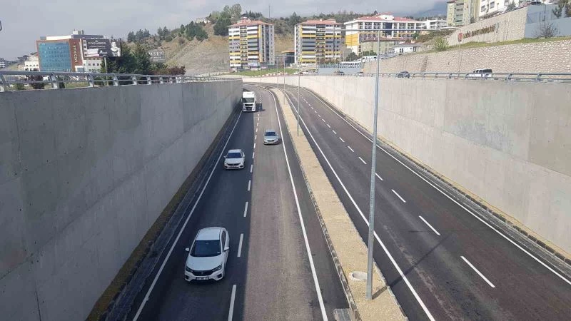 Battı Çıktı Kavşağı tek yönlü olarak ulaşıma açıldı
