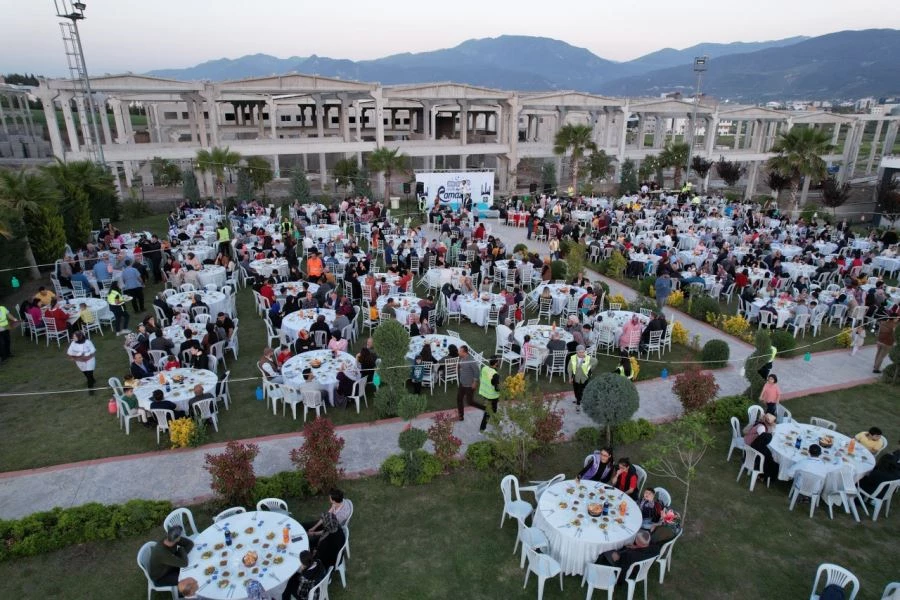 Osmaniye’de şehit aileleri, gaziler ve engelliler, iftar programında bir araya geldi.
